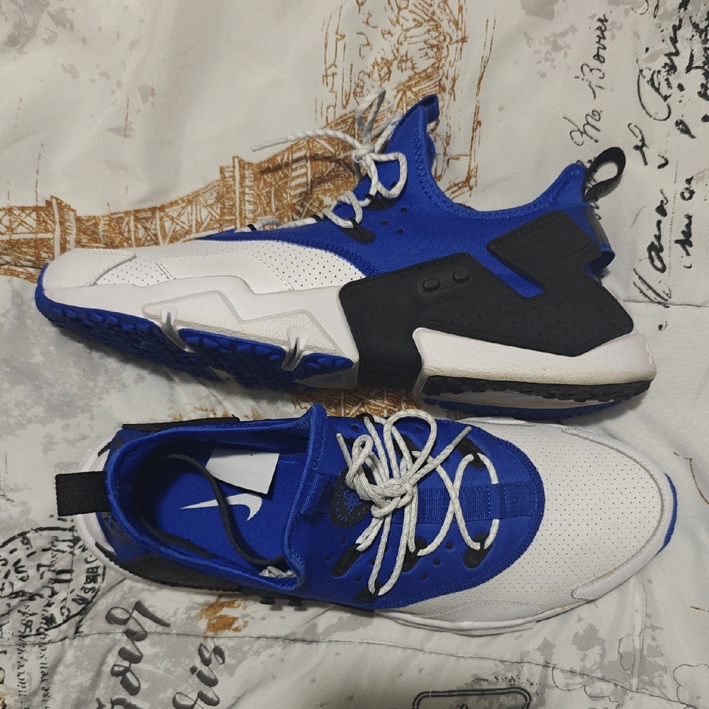 Nike Men's Royal Blue and White Sneakers